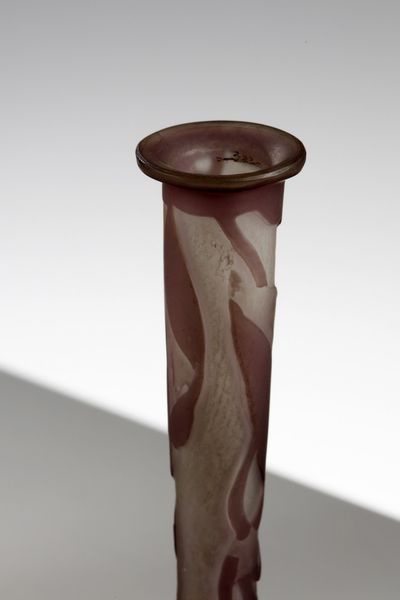 GALL� : Gruppo di tre vasetti soliflore con base a bulbo in vetro doppio, decoro floreale inciso finemente ad acido  - Asta Asta 376 | VETRI DI MURANO E DEL XX SECOLO E CERAMICHE - VETRI DI MURANO E FRANCESI, CERAMICHE Virtuale - Associazione Nazionale - Case d'Asta italiane