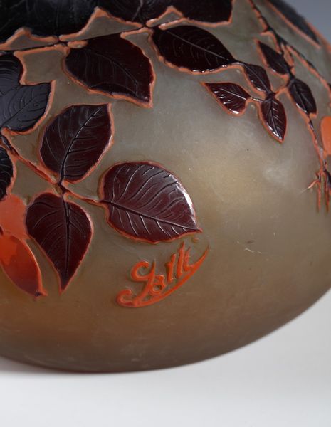 GALL� : Vasetto in vetro doppio decoro vegetale nei toni del marrone e arancio finemente inciso ad acido su fondo verdino  - Asta Asta 376 | VETRI DI MURANO E DEL XX SECOLO E CERAMICHE - VETRI DI MURANO E FRANCESI, CERAMICHE Virtuale - Associazione Nazionale - Case d'Asta italiane