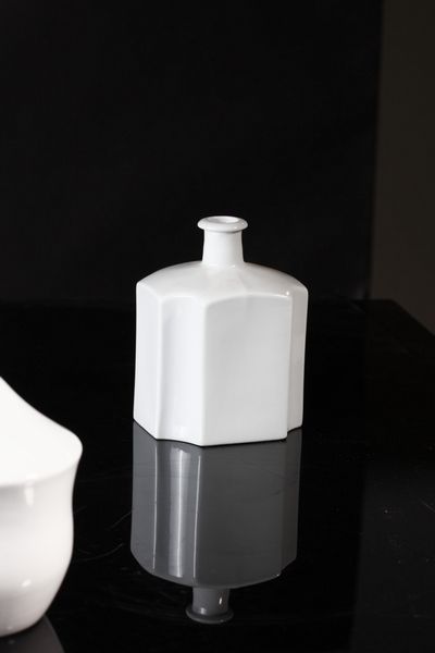 SAN MARCO PORCELLANE : Sei bottiglie  - Asta Asta 376 | VETRI DI MURANO E DEL XX SECOLO E CERAMICHE - VETRI DI MURANO E FRANCESI, CERAMICHE Virtuale - Associazione Nazionale - Case d'Asta italiane