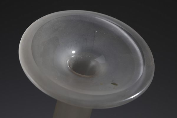 LALIQUE : Vaso della seria Marie Claude in cristallo soffiato a stampo con decoro floreale stilizzato, base a bulbo con collo alto  - Asta Asta 376 | VETRI DI MURANO E DEL XX SECOLO E CERAMICHE - VETRI DI MURANO E FRANCESI, CERAMICHE Virtuale - Associazione Nazionale - Case d'Asta italiane