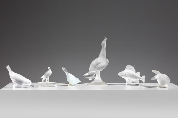LALIQUE : Gruppo di sei ferma carte raffiguranti animali in vetro bianco opalescente  - Asta Asta 376 | VETRI DI MURANO E DEL XX SECOLO E CERAMICHE - VETRI DI MURANO E FRANCESI, CERAMICHE Virtuale - Associazione Nazionale - Case d'Asta italiane