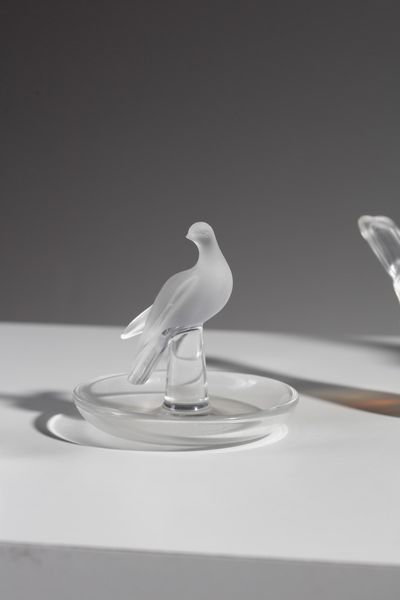 LALIQUE : Gruppo di sei ferma carte raffiguranti animali in vetro bianco opalescente  - Asta Asta 376 | VETRI DI MURANO E DEL XX SECOLO E CERAMICHE - VETRI DI MURANO E FRANCESI, CERAMICHE Virtuale - Associazione Nazionale - Case d'Asta italiane