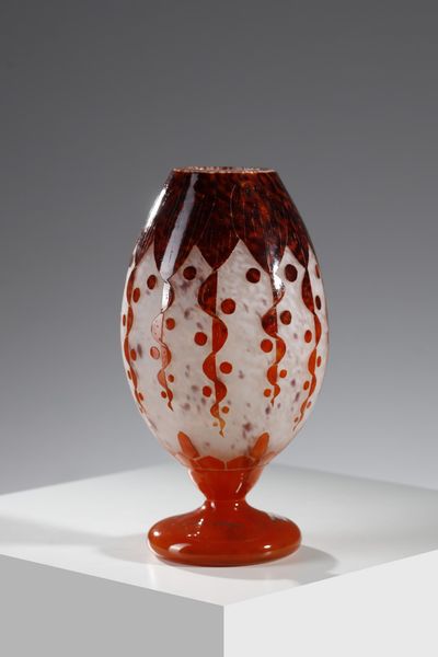 SCHNEIDER : Vaso della serie Rubaniers, in vetro doppio, nei toni arancio e rosso su fondo bianco  - Asta Asta 376 | VETRI DI MURANO E DEL XX SECOLO E CERAMICHE - VETRI DI MURANO E FRANCESI, CERAMICHE Virtuale - Associazione Nazionale - Case d'Asta italiane