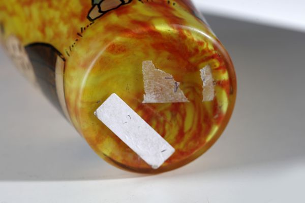 MANIFATTURA FRANCESE : Vaso in vetro doppio nei toni arancio su fondo giallo, decoro con figura di gentildonna, collo con decoro vegetale  - Asta Asta 376 | VETRI DI MURANO E DEL XX SECOLO E CERAMICHE - VETRI DI MURANO E FRANCESI, CERAMICHE Virtuale - Associazione Nazionale - Case d'Asta italiane