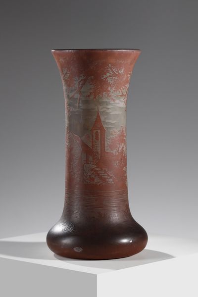 MANIFATTURA FRANCESE : Vaso in vetro, decorato con paesaggio lacustre nei toni del rosso  - Asta Asta 376 | VETRI DI MURANO E DEL XX SECOLO E CERAMICHE - VETRI DI MURANO E FRANCESI, CERAMICHE Virtuale - Associazione Nazionale - Case d'Asta italiane