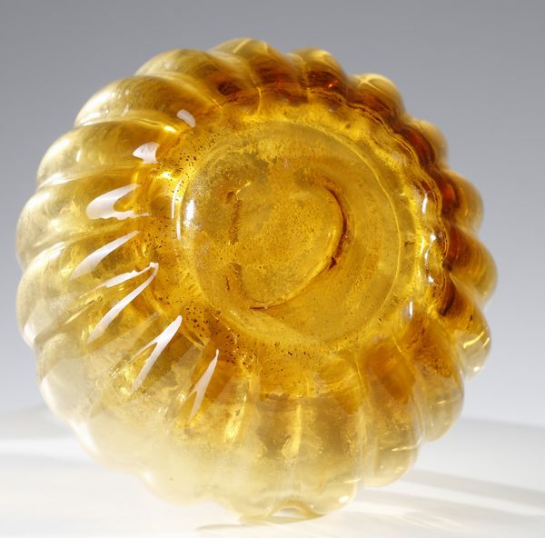 MANIFATTURA ITALIANA : Vaso in vetro trasparente giallo  - Asta Asta 376 | VETRI DI MURANO E DEL XX SECOLO E CERAMICHE - VETRI DI MURANO E FRANCESI, CERAMICHE Virtuale - Associazione Nazionale - Case d'Asta italiane