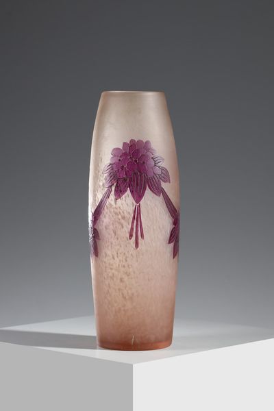 LEGRAS : Vaso in vetro doppio nei toni del rosa con decoro di fiori viola  - Asta Asta 376 | VETRI DI MURANO E DEL XX SECOLO E CERAMICHE - VETRI DI MURANO E FRANCESI, CERAMICHE Virtuale - Associazione Nazionale - Case d'Asta italiane