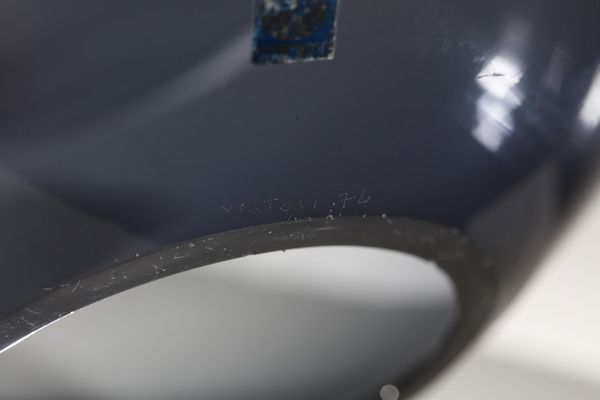 VISTOSI GINO (1925 - 1980) : Vaso/coppa della serie Bola in vetro trasparente azzurrino per  Vetreria Vistosi  - Asta Asta 376 | VETRI DI MURANO E DEL XX SECOLO E CERAMICHE - VETRI DI MURANO E FRANCESI, CERAMICHE Virtuale - Associazione Nazionale - Case d'Asta italiane