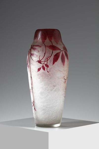 LEGRAS : Vaso della serie Ruby in vetro smaltato, decori vegetali violi su fondo bianco  - Asta Asta 376 | VETRI DI MURANO E DEL XX SECOLO E CERAMICHE - VETRI DI MURANO E FRANCESI, CERAMICHE Virtuale - Associazione Nazionale - Case d'Asta italiane