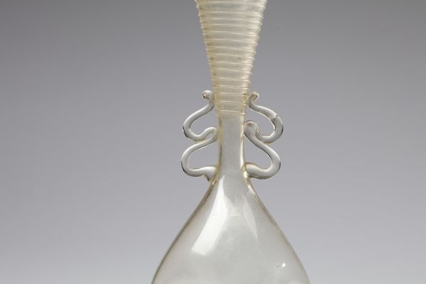 MANIFATTURA MURANESE : Vaso in vetro trasparente biansato decorato su collo con filamento a spirale, bocca polilobata  - Asta Asta 376 | VETRI DI MURANO E DEL XX SECOLO E CERAMICHE - VETRI DI MURANO E FRANCESI, CERAMICHE Virtuale - Associazione Nazionale - Case d'Asta italiane