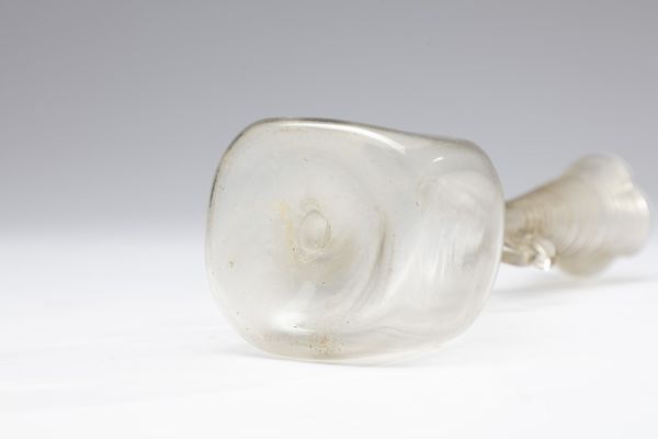 MANIFATTURA MURANESE : Vaso in vetro trasparente biansato decorato su collo con filamento a spirale, bocca polilobata  - Asta Asta 376 | VETRI DI MURANO E DEL XX SECOLO E CERAMICHE - VETRI DI MURANO E FRANCESI, CERAMICHE Virtuale - Associazione Nazionale - Case d'Asta italiane