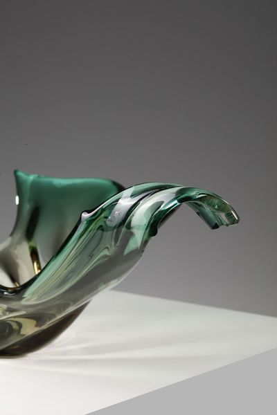 MANIFATTURA MURANESE : Centrotavola trasparente sfumato in verde  - Asta Asta 376 | VETRI DI MURANO E DEL XX SECOLO E CERAMICHE - VETRI DI MURANO E FRANCESI, CERAMICHE Virtuale - Associazione Nazionale - Case d'Asta italiane