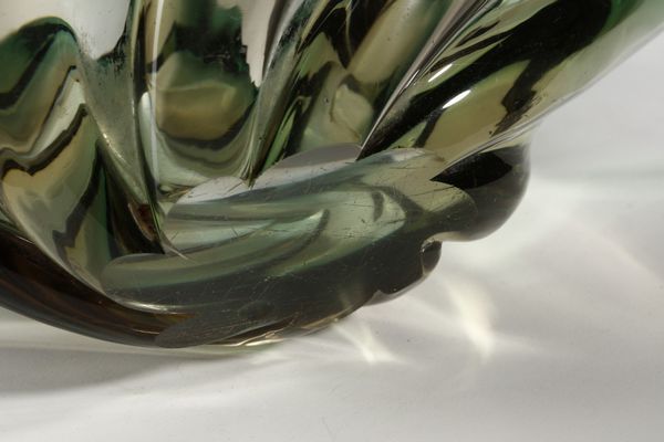 MANIFATTURA MURANESE : Centrotavola trasparente sfumato in verde  - Asta Asta 376 | VETRI DI MURANO E DEL XX SECOLO E CERAMICHE - VETRI DI MURANO E FRANCESI, CERAMICHE Virtuale - Associazione Nazionale - Case d'Asta italiane