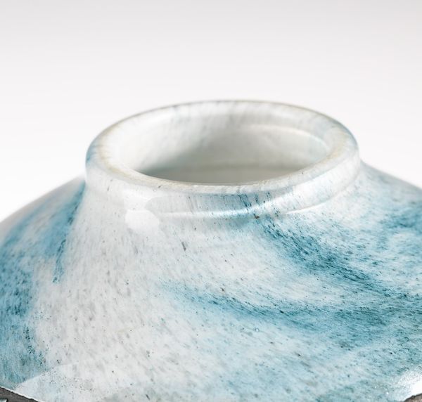 LEGRAS : Vaso in vetro decorato con una fascia incisa all'acido con un motivo floreale, su fondo marmorizzato turchese  - Asta Asta 376 | VETRI DI MURANO E DEL XX SECOLO E CERAMICHE - VETRI DI MURANO E FRANCESI, CERAMICHE Virtuale - Associazione Nazionale - Case d'Asta italiane