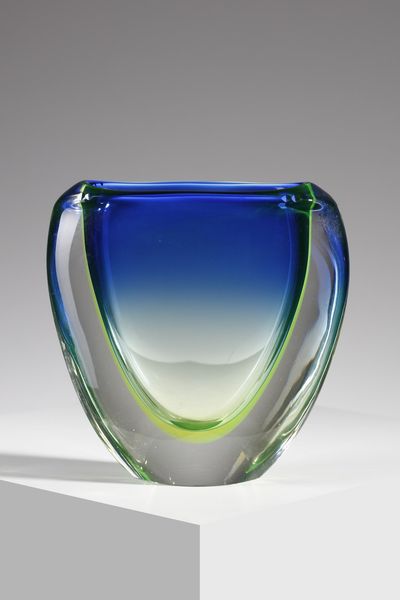 MANIFATTURA MURANESE : Vaso in vetro sommerso  blu e giallo a sezione schiacciata  - Asta Asta 376 | VETRI DI MURANO E DEL XX SECOLO E CERAMICHE - VETRI DI MURANO E FRANCESI, CERAMICHE Virtuale - Associazione Nazionale - Case d'Asta italiane