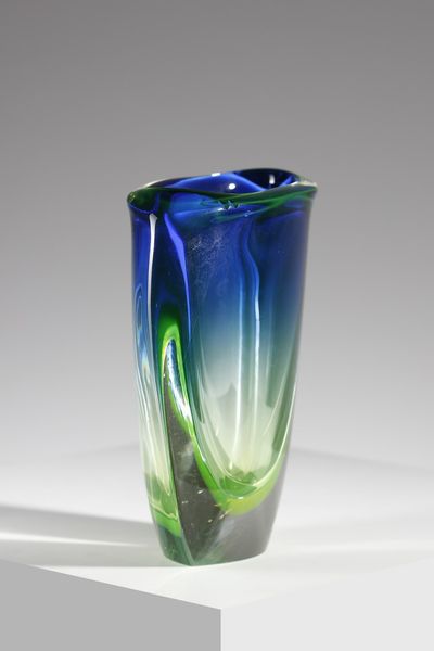 MANIFATTURA MURANESE : Vaso in vetro sommerso  blu e giallo a sezione schiacciata  - Asta Asta 376 | VETRI DI MURANO E DEL XX SECOLO E CERAMICHE - VETRI DI MURANO E FRANCESI, CERAMICHE Virtuale - Associazione Nazionale - Case d'Asta italiane