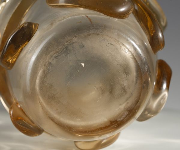 MANIFATTURA MURANESE : Vaso in vetro trasparente color ambra decorato con applicazioni  - Asta Asta 376 | VETRI DI MURANO E DEL XX SECOLO E CERAMICHE - VETRI DI MURANO E FRANCESI, CERAMICHE Virtuale - Associazione Nazionale - Case d'Asta italiane