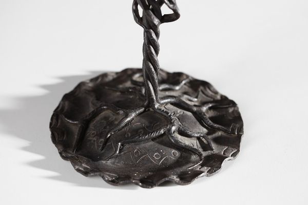 MANIFATTURA MURANESE : Vaso in vetro trasparente blu inserito in struttura in ferro battuto  - Asta Asta 376 | VETRI DI MURANO E DEL XX SECOLO E CERAMICHE - VETRI DI MURANO E FRANCESI, CERAMICHE Virtuale - Associazione Nazionale - Case d'Asta italiane