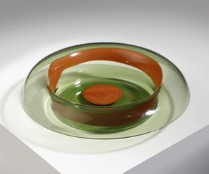 POTENZA GIANMARIA (n. 1936) - Vaso in vetro verde decorato con fasce arancioni. Mod.S/228 per La Murrina