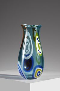 POTENZA GIANMARIA (n. 1936) : Vaso in vetro azzurrino decorato con murrine ad anelli concentrici arancio e lattimo per La Murrina  - Asta Asta 376 | VETRI DI MURANO E DEL XX SECOLO E CERAMICHE - VETRI DI MURANO E FRANCESI, CERAMICHE Virtuale - Associazione Nazionale - Case d'Asta italiane