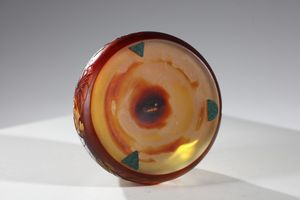 GALL� : Piccolo vaso in vetro doppio, con decoro di foglie nei toni del bruno, finemente inciso ad acido su fondo verde  - Asta Asta 376 | VETRI DI MURANO E DEL XX SECOLO E CERAMICHE - VETRI DI MURANO E FRANCESI, CERAMICHE Virtuale - Associazione Nazionale - Case d'Asta italiane