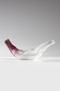 MARTENS DINO (1894 - 1970) - Vaso/scultura antropomorfa in vetro trasparente e rosso per Aureliano Toso.  Superficie irridata. Variazione mod. n. A181