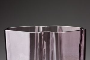 VETRERIA CENEDESE : Vaso in vetro ametista trasparente  - Asta Asta 376 | VETRI DI MURANO E DEL XX SECOLO E CERAMICHE - VETRI DI MURANO E FRANCESI, CERAMICHE Virtuale - Associazione Nazionale - Case d'Asta italiane