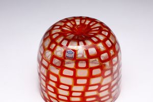 VETRERIA CENEDESE : Coppa in vetro a tessere di murrina rossa e trasparente  - Asta Asta 376 | VETRI DI MURANO E DEL XX SECOLO E CERAMICHE - VETRI DI MURANO E FRANCESI, CERAMICHE Virtuale - Associazione Nazionale - Case d'Asta italiane