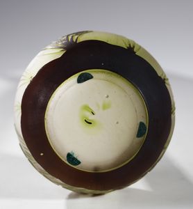 GALL� : Vaso soliflore in vetro doppio, decoro di foglie nei toni del marrone, finemente inciso ad acido su fondo variegato verde e rosato  - Asta Asta 376 | VETRI DI MURANO E DEL XX SECOLO E CERAMICHE - VETRI DI MURANO E FRANCESI, CERAMICHE Virtuale - Associazione Nazionale - Case d'Asta italiane