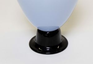FRATELLI TOSO : Vaso biansato in vetro azzurrino incamiciato con anse, base e collo in vetro nero  - Asta Asta 376 | VETRI DI MURANO E DEL XX SECOLO E CERAMICHE - VETRI DI MURANO E FRANCESI, CERAMICHE Virtuale - Associazione Nazionale - Case d'Asta italiane