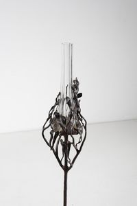 ALBERTO GERARDI (1889 - 1965) : Vaso in vetro trasparente inserito in struttura in ferro battuto  - Asta Asta 376 | VETRI DI MURANO E DEL XX SECOLO E CERAMICHE - VETRI DI MURANO E FRANCESI, CERAMICHE Virtuale - Associazione Nazionale - Case d'Asta italiane