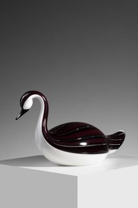 VETRERIA ZANETTI MURANO : Anatra in vetro lattimo con incalmo a fasce ametista  - Asta Asta 376 | VETRI DI MURANO E DEL XX SECOLO E CERAMICHE - VETRI DI MURANO E FRANCESI, CERAMICHE Virtuale - Associazione Nazionale - Case d'Asta italiane