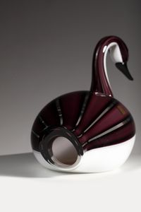 VETRERIA ZANETTI MURANO : Anatra in vetro lattimo con incalmo a fasce ametista  - Asta Asta 376 | VETRI DI MURANO E DEL XX SECOLO E CERAMICHE - VETRI DI MURANO E FRANCESI, CERAMICHE Virtuale - Associazione Nazionale - Case d'Asta italiane
