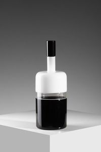 SARPANEVA TIMO (1926 - 2006) - Bottiglia in vetro a incalmo bianco trasparente e nero per Venini