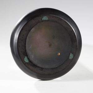 GALL� : Vaso cilindrico con base a bulbo in vetro doppio, decoro di foglie nei toni del bruno, finemente inciso ad acido su fondo variegato verde e rosato  - Asta Asta 376 | VETRI DI MURANO E DEL XX SECOLO E CERAMICHE - VETRI DI MURANO E FRANCESI, CERAMICHE Virtuale - Associazione Nazionale - Case d'Asta italiane