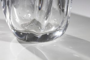 MANIFATTURA NORDICA : Vaso in vetro trasparente azzurrino decorato con bolle regolari  - Asta Asta 376 | VETRI DI MURANO E DEL XX SECOLO E CERAMICHE - VETRI DI MURANO E FRANCESI, CERAMICHE Virtuale - Associazione Nazionale - Case d'Asta italiane
