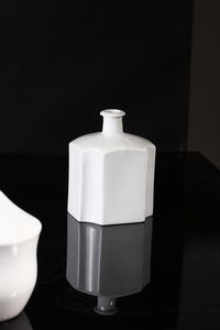 SAN MARCO PORCELLANE : Sei bottiglie  - Asta Asta 376 | VETRI DI MURANO E DEL XX SECOLO E CERAMICHE - VETRI DI MURANO E FRANCESI, CERAMICHE Virtuale - Associazione Nazionale - Case d'Asta italiane