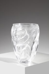 LALIQUE - Vaso della serie Martinets in vetro bianco opalescente, con decoro di rondini