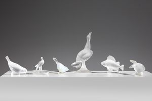 LALIQUE - Gruppo di sei ferma carte raffiguranti animali in vetro bianco opalescente