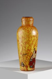 MANIFATTURA FRANCESE : Vaso in vetro doppio nei toni arancio su fondo giallo, decoro con figura di gentildonna, collo con decoro vegetale  - Asta Asta 376 | VETRI DI MURANO E DEL XX SECOLO E CERAMICHE - VETRI DI MURANO E FRANCESI, CERAMICHE Virtuale - Associazione Nazionale - Case d'Asta italiane