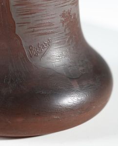 MANIFATTURA FRANCESE : Vaso in vetro, decorato con paesaggio lacustre nei toni del rosso  - Asta Asta 376 | VETRI DI MURANO E DEL XX SECOLO E CERAMICHE - VETRI DI MURANO E FRANCESI, CERAMICHE Virtuale - Associazione Nazionale - Case d'Asta italiane