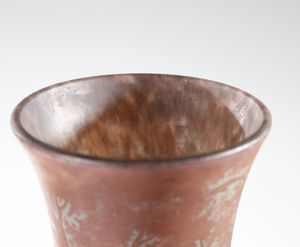 MANIFATTURA FRANCESE : Vaso in vetro, decorato con paesaggio lacustre nei toni del rosso  - Asta Asta 376 | VETRI DI MURANO E DEL XX SECOLO E CERAMICHE - VETRI DI MURANO E FRANCESI, CERAMICHE Virtuale - Associazione Nazionale - Case d'Asta italiane