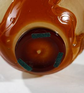 MANIFATTURA FRANCESE DEGLI INIZI DEL XX SECOLO : Ampolla in vetro con decoro floreale nei toni dell'arancio e del rosso su fondo bianco  - Asta Asta 376 | VETRI DI MURANO E DEL XX SECOLO E CERAMICHE - VETRI DI MURANO E FRANCESI, CERAMICHE Virtuale - Associazione Nazionale - Case d'Asta italiane