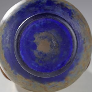DAUM : Vaso triansato in vetro marmorizzato nei toni del giallo, marrone e blu  - Asta Asta 376 | VETRI DI MURANO E DEL XX SECOLO E CERAMICHE - VETRI DI MURANO E FRANCESI, CERAMICHE Virtuale - Associazione Nazionale - Case d'Asta italiane