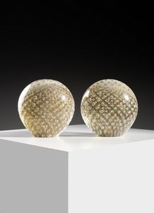 BAROVIER & TOSO - Coppia di fermacarte in vetro trasparente decorato con bolle regolari e foglia oro