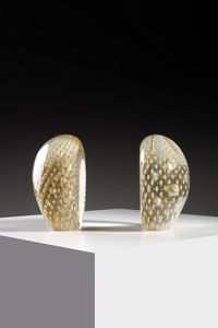 BAROVIER & TOSO : Coppia di fermacarte in vetro trasparente decorato con bolle regolari e foglia oro  - Asta Asta 376 | VETRI DI MURANO E DEL XX SECOLO E CERAMICHE - VETRI DI MURANO E FRANCESI, CERAMICHE Virtuale - Associazione Nazionale - Case d'Asta italiane