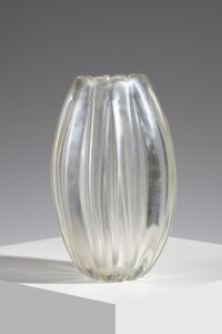 BAROVIER ERCOLE (1889 - 1974) - attribuito. Vaso trasparente costolato, superficie iridata