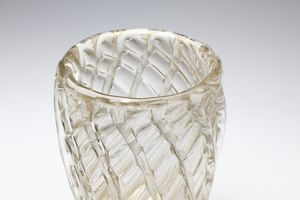 POLI FLAVIO (1900 - 1984) : Vaso in  vetro  trasparente  e  oro  decorato con  costolature, Seguso  vetri d�arte.  - Asta Asta 376 | VETRI DI MURANO E DEL XX SECOLO E CERAMICHE - VETRI DI MURANO E FRANCESI, CERAMICHE Virtuale - Associazione Nazionale - Case d'Asta italiane