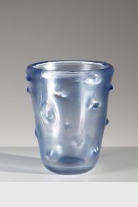 POLI FLAVIO (1900 - 1984) - Vaso in color bluino decorato a rilievi, superoficie irridata per Seguso Vetri darte