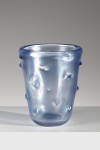 POLI FLAVIO (1900 - 1984) - Vaso in color bluino decorato a rilievi, superoficie irridata per Seguso Vetri d�arte